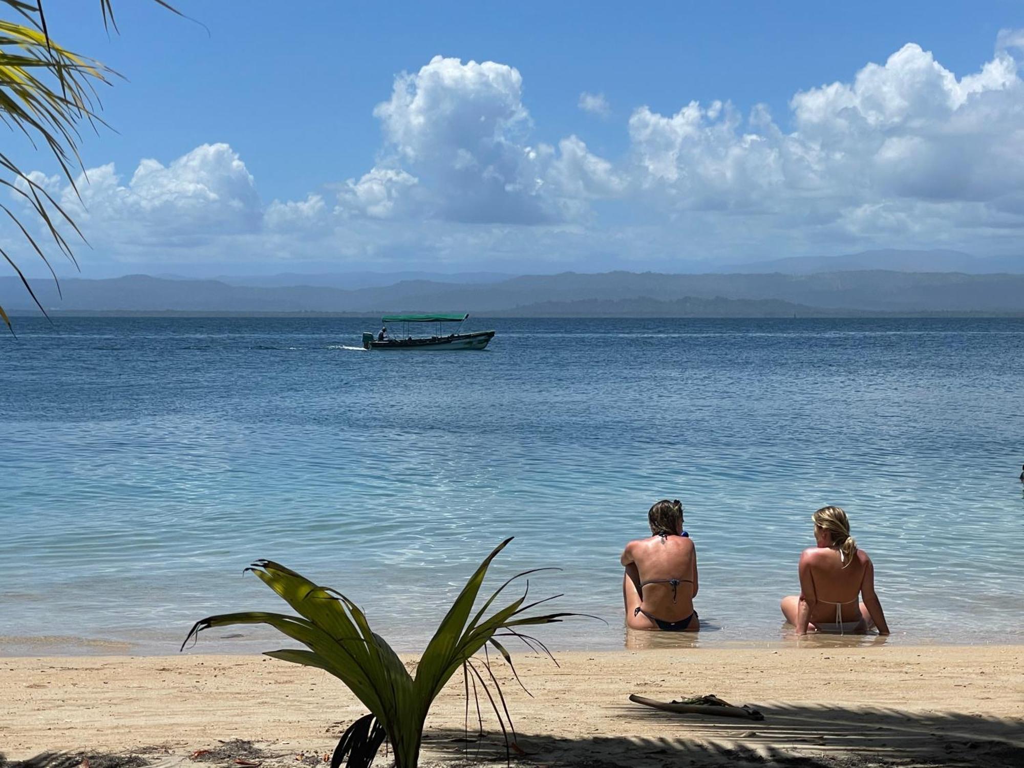 Dolphin Blue Paradise Bocas del Toro Exterior photo