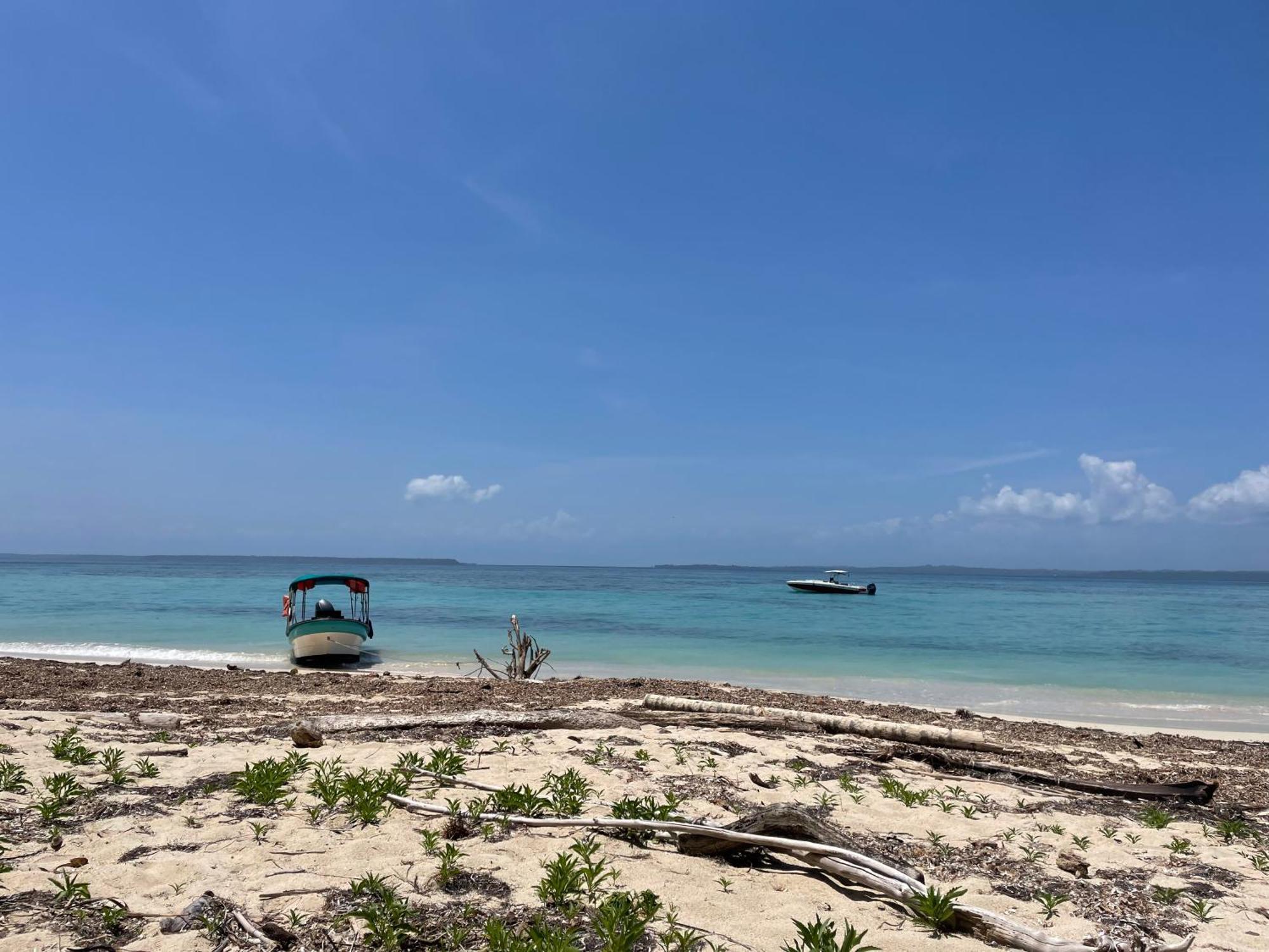 Dolphin Blue Paradise Bocas del Toro Exterior photo